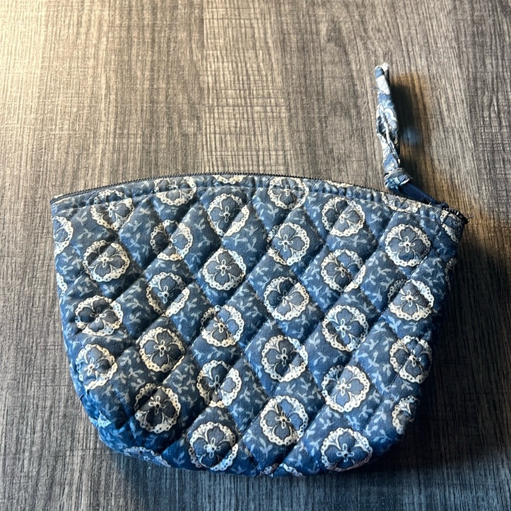 Vera Bradley Floral Lined Makeup Bag Color Blue/White